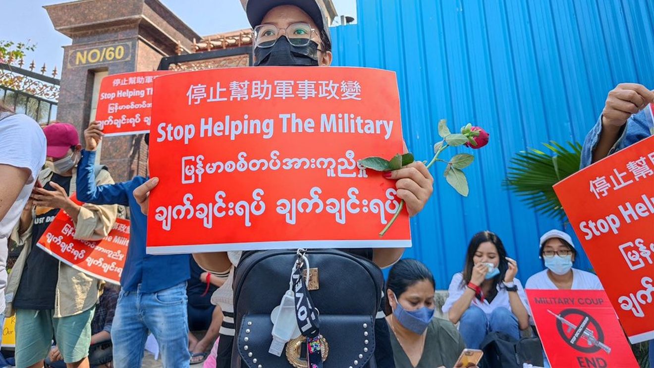 Conturile de Facebook și Instagram ale armatei din Myanmar, suspendate