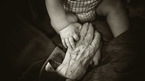 Ar putea totuşi fi inversată îmbătrânirea? Ce sugerează un nou studiu