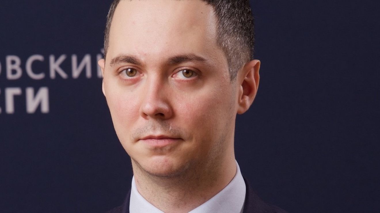 Alexander Gabuev, fost purtător de cuvânt al lui Medvedev: „La Moscova, oligarhii sunt îngroziți, dar nu au putere” / ”Putin amintește foarte mult de Mussolini, dar un Mussolini cu o bombă atomică…”