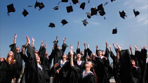 Din cei 24 șefi de promoție ai colegiilor ieșene de elită unul singur vrea să studieze în afara țării / Aproape toți vor să rămână în Iași