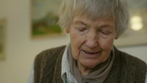 „Bunica eco”, de 72 de ani, care protejează planeta având 17 grade iarna în casă, are panouri solare și este vegetariană