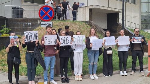 Manifestaţie de protest la Vama Veche faţă de modul în care se desfăşoară procesul în cazul accidentului de la 2 Mai, provocat de Vlad Pascu, soldat cu moartea a doi tineri