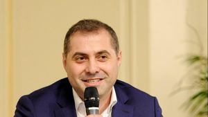UPDATE Ghinea despre Florin Jianu: E tipul de ventuză lipită de bugetul de stat. Știe doar să pună presiune. Eu am vrut să-l ajut să se acrediteze, pentru că era supărat că nu poate gestiona fondurile din PNRR