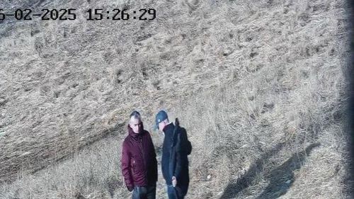 EXCLUSIV IMAGINI cu fostul ministru de Interne Lucian Bode întâlnindu-se cu primarul din Sinaia, Vlad Oprea, după începerea anchetei penale împotriva edilului / Bode îşi face o vilă în Sinaia pe un teren cumpărat de la sora lui Oprea