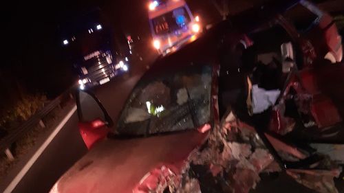 Accident pe Valea Oltului, la Balota / Un autocar și un autoturism sunt implicate / Șoferul autoturismul e în comă, iar o persoană din autocar are nevoie de îngrijiri medicale / Prima intervenție a avut-o un medic, aflat în trafic