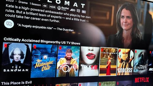 Acţiunile Netflix au scăzut vineri, din cauza planului de a nu mai publica datele privind abonaţii, din 2025
