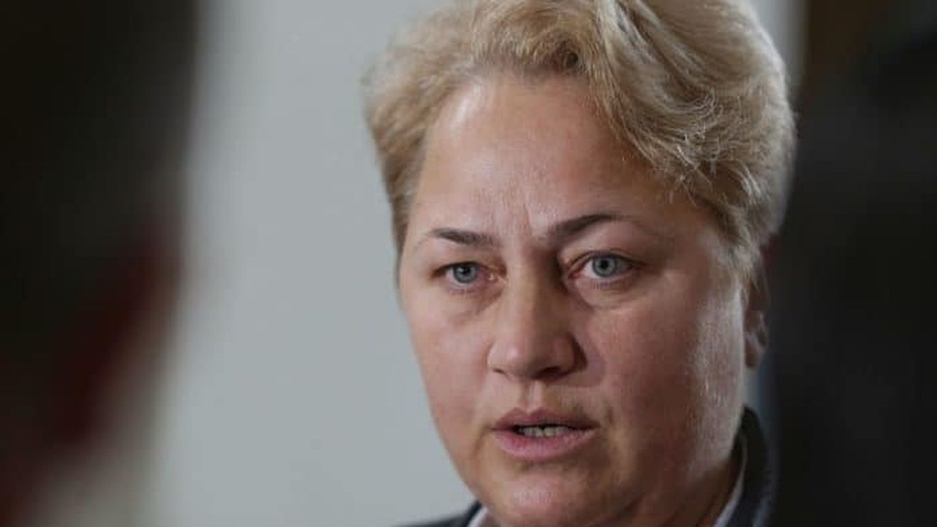 DNA intră din nou în corupția din magistratură. Cine e judecătoarea pentru care se cere arestarea: Elena Burlan, soția impresarului Marcel Pușcaș, cea care l-a achitat pe medicul Brădișteanu