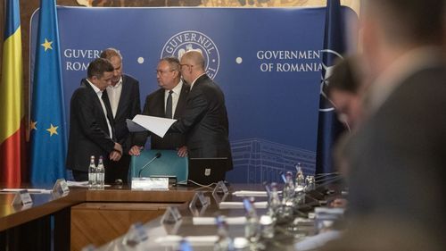 Barometrul vizibilităţii miniştrilor - Miniştrii Daea, Bode şi Câciu urcă în topul lunii aprilie / Cinci miniştri au sub 1.000 de menţiuni în presa scrisă şi online