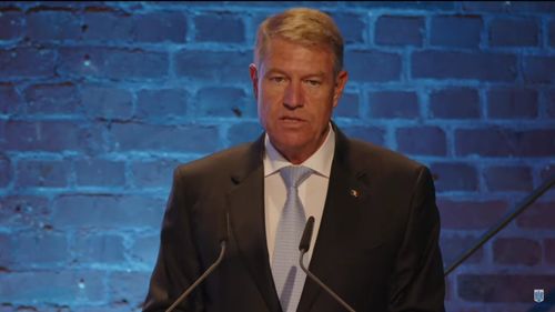 VIDEO Iohannis, discurs la Aachen: Vă rog frumos pe toţi ca împreună cu mine să păstrăm un moment de reculegere pentru victimele incendiului de la Spitalul din Constanţa