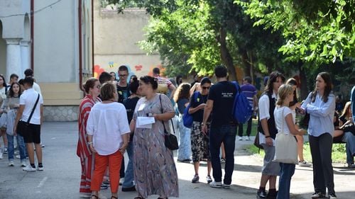 Participare crescută la Olimpiada de Religie. Circa 10.000 de elevi din țară prezenți la etapa județeană sâmbătă / Inspector: De la an la an lucrările sunt mai bune