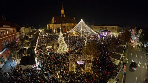 Sunt așteptați un milion de vizitatori la târgul de Crăciun din Cluj /  Se va deschide în weekend cu concertele  Carla's Dreams, Andreea Şilochi și Kids Sing Academy