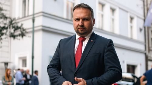 Ministru ceh, sub tirul criticilor după ce a participat la o petrecere în noaptea atacului armat din Praga soldat cu 14 morţi