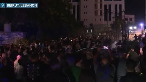 Proteste violente la Ambasada SUA din Beirut. Manifestanții încearcă să incendieze clădirea