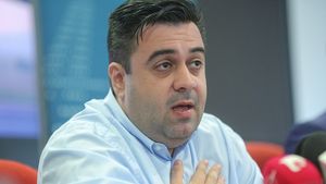SURSE: DNA s-a autosesizat în cazul ministrului transporturilor, Răzvan Cuc, acuzat că i-a cerut fostei directoare TAROM să țină avioanele la sol în ziua moțiunii de cenzură