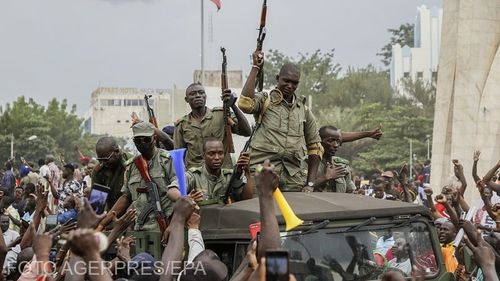 Militarii care au dat lovitura de stat în Mali intenționează să rămână trei ani la putere și să îl elibereze pe președintele Keita