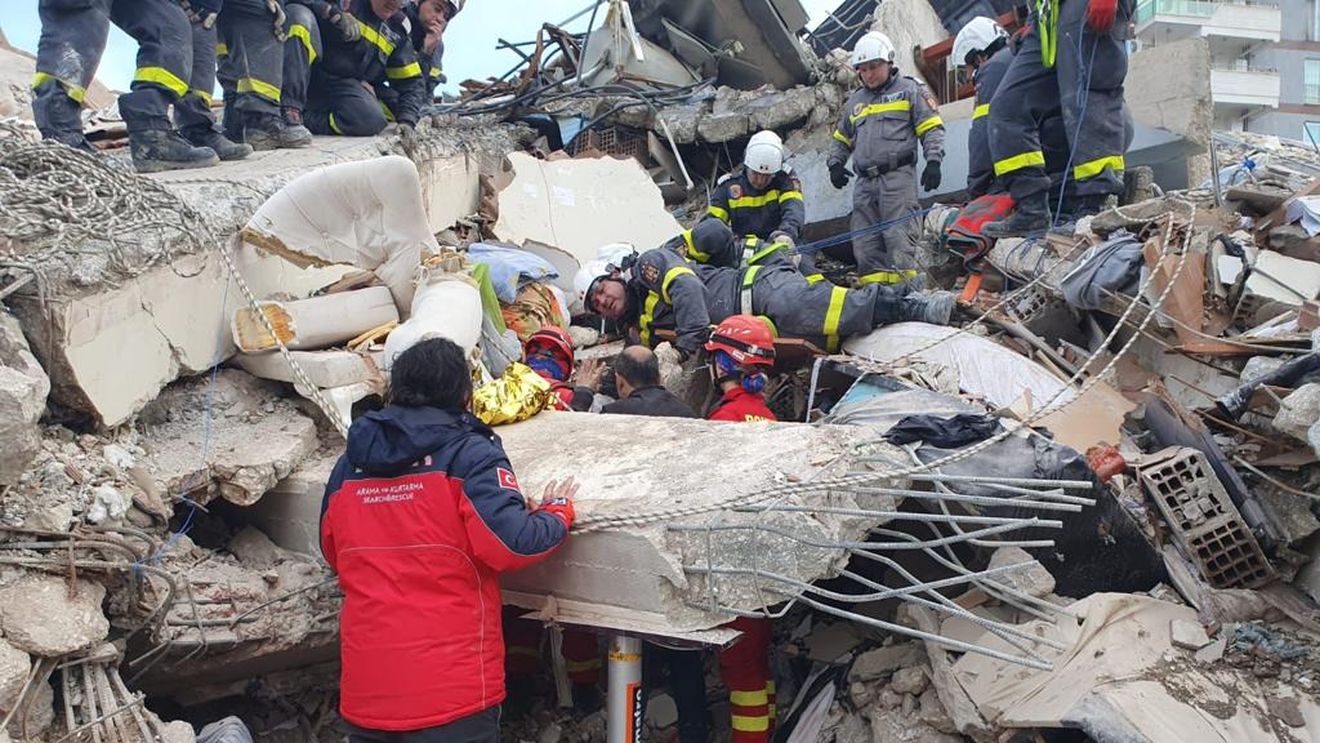 VIDEO Imagini cu salvatorii români în prima zi de misiune în Antakia