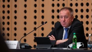 Funcționarii din Slovenia care intră în contact direct cu publicul vor fi obligați să se vaccineze anti-COVID-19 dacă nu au trecut prin boală