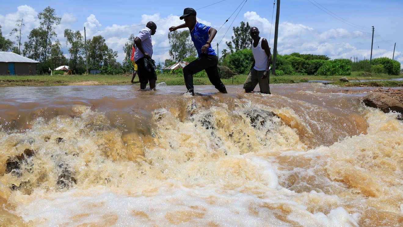 Peste 80 de morţi și zeci de mii de persoane evacuate în urma ploilor torenţiale din Kenya