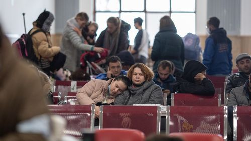Peste 6.000 de persoane au fost evacuate doar vineri din oraşele ucrainene, anunță vicepremierul Irina Vereşciuk