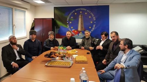 Cecenii se alătură valului de cetățeni ruși care fug de chemarea lui Putin de a lupta în războiul împotriva Ucrainei. Mulți s-au strâns la frontiera Bosniei cu Croația, proaspăt aderată la Spațiul Schengen (The Times)