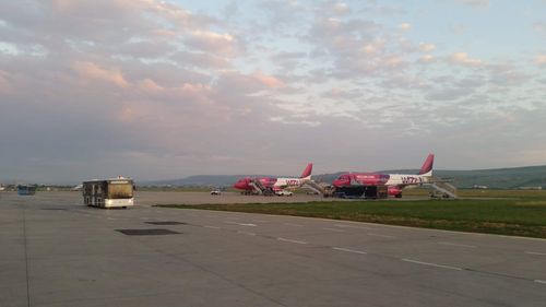 Un infractor venit din Londra a scăpat de poliția de frontieră pe aeroportul din Cluj-Napoca și a fugit cu un taxi/ Razie de amploare pentru găsirea bărbatului