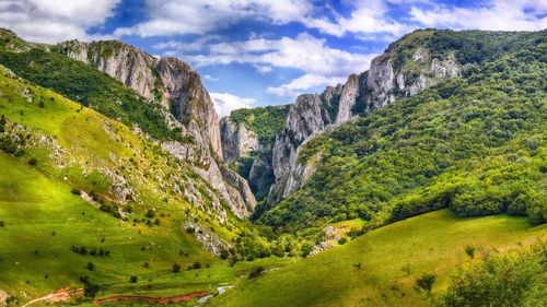 Atenţionare Salvamont: Căderi mari de pietre de pe versanţi în Defileul Cheile Turzii / Traseul, închis joi pentru acţiuni de curăţare