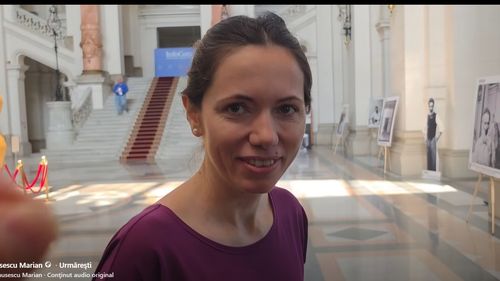 VIDEO | Mirabela Grădinaru, la Curtea de Apel București / Zâmbind, către activistul Marian Ceaușescu, care a rugat-o să-i transmită lui Nicușor Dan că ”nu suntem cu PSD”, în contextul negocierilor pentru un nou guvern: ”O să îi transmit mesajul dumneavoastră”