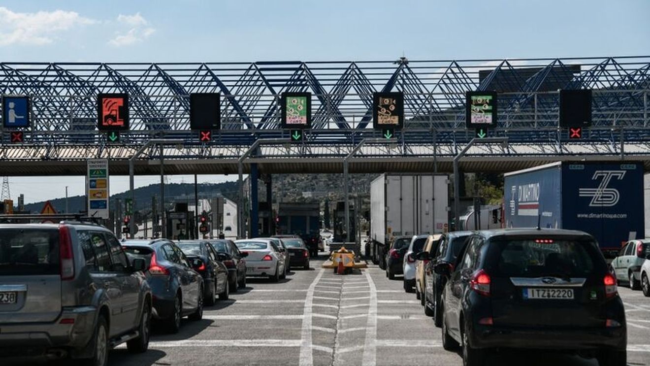 Cozi de patru ore la intrarea în Grecia a turiștilor români