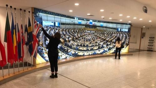 BREAKING Parlamentul European a votat acordul de retragere a Marii Britanii din UE/ A plouat cu good bye, au revoir și auf Wiedersehen la Bruxelles