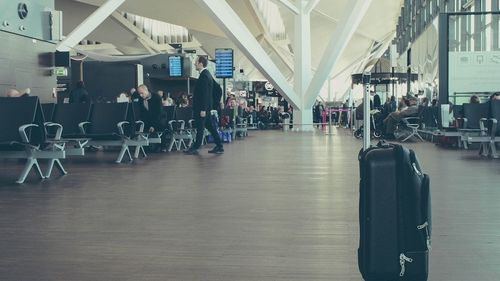 Raport al Curții de Conturi Europene: Companiile aeriene au încălcat drepturile pasagerilor în pandemie și le-au impus vouchere în locul rambursărilor / Cel puţin 15 state UE au tolerat situația