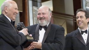 Jerry Seinfeld își amintește cum regizorul Rob Reiner a salvat serialul Seinfeld de la anulare: „Fără el, serialul nostru nu ar fi existat niciodată” / Rob Reiner și soția lui au fost uciși în propria casă, iar fiul lor, Nick, este principalul suspect