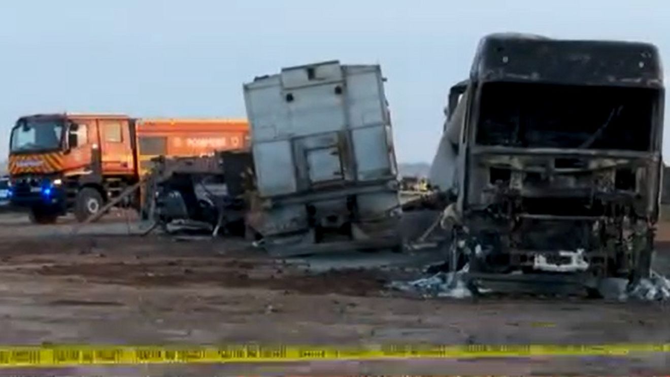 VIDEO Cum arată locul unde a avut loc explozia de pe șantierul Autostrăzii Moldovei: utilaje complet arse / Poliția a început cercetarea la fața locului