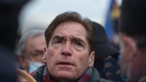 Președintele Iohannis a semnat cererile de urmărire penală a lui Petre Roman și Gelu Voican Voiculescu în Dosarul Mineriadei din 1990 / Ministrul Justiției i-a transmis cererile procurorului general