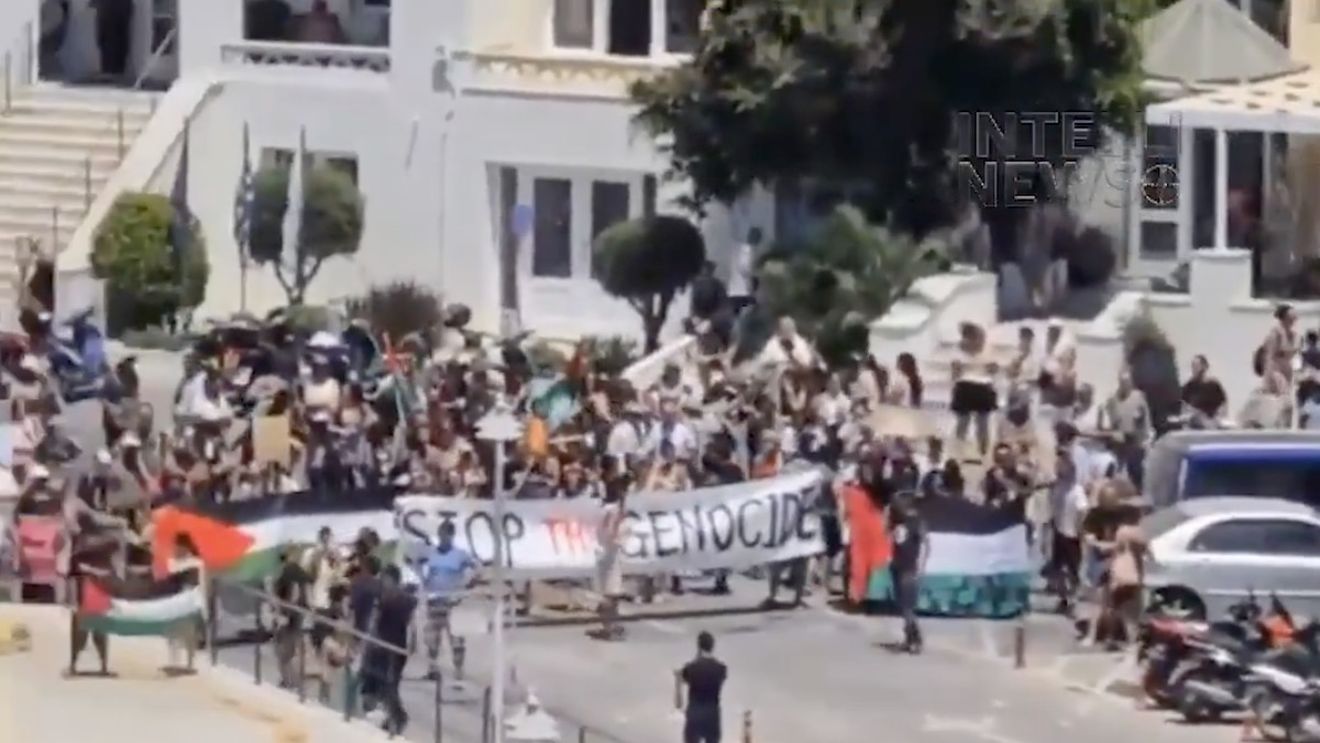VIDEO Manifestanţi pro-palestinieni au împiedicat 1.600 de turişti israelieni să debarce pe o insulă din Grecia