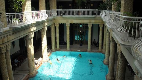 Duş rece pentru faimoasele băi termale din Ungaria, care se luptă să supraviețuiască