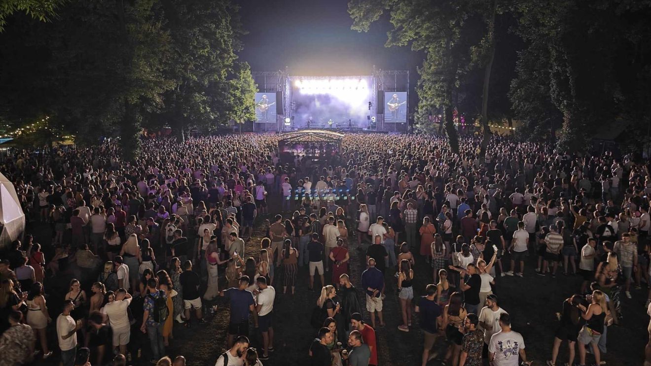 VIDEO Peste 30.000 de oameni la concertul lui James Arthur de la Flight Festival din Timișoara