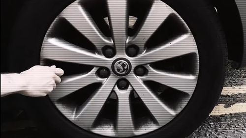 Cauciucuri tăiate contra poluare. Ce este mișcarea ”Tyre Extinguishers” și în câte țări s-a extins: ”Vom face imposibilă deținerea unui SUV în zonele urbane”
