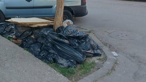 Amendă de 30 de mii de lei pentru un reșițean care s-a dus în Timișoara să-și arunce gunoiul / 25 de saci cu deșeuri rezultate de la amenajarea unui apartament