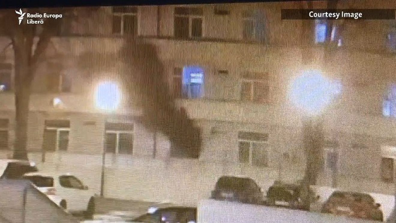 VIDEO Imagini cu momentul izbucnirii incendiului de la Institutul ”Matei Balș” / Un nor negru de fum iese prin geamul unui salon aflat la parterul clădirii