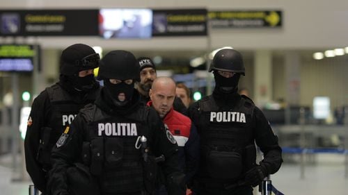 Interlopul Ghenosu, scăpat printre degete de autorități, a fost adus în țară, sub escortă. El a fost prins la Londra în urmă cu doi ani