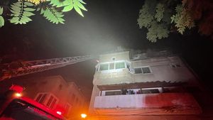 O explozie a avut loc într-un bloc din Cluj-Napoca/ Cinci persoane au ajuns la spital, între care un copil și un bărbat de 80 de ani