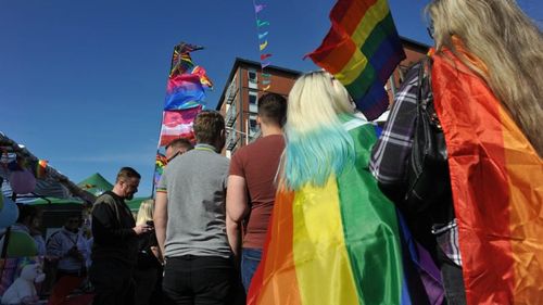 DOC Inițiativa legislativă privind parteneriatul civil care urmează să fie depusă la Parlament, aproape identică cu proiectul CNCD din martie: Se poate încheia și între partenerii de același sex, care nu vor putea adopta copii