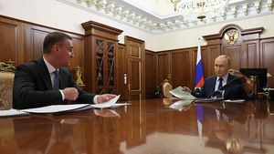 Misteriosul „Pal Laici” dă un nou suflu zvonurilor despre sosia lui Putin. Un viceprim-ministru l-a numit pe președintele Rusiei cu un alt nume, iar încercările Kremlinului de a ascunde această scăpare au eșuat