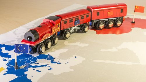 De la comunicare la control, internetul și, odată cu acesta, globalizarea se schimbă dramatic. În cazul fiecărei țări este vorba tot mai mult de suveranitate