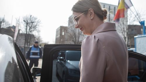 Organizatorii protestului împotriva preşedintelui ICCJ, Lia Savonea, solicită revocarea acesteia şi „o resetare morală” a instituţiei, transmiţând că „Justiţia nu este un club închis, iar independenţa nu e un paravan pentru abuz”