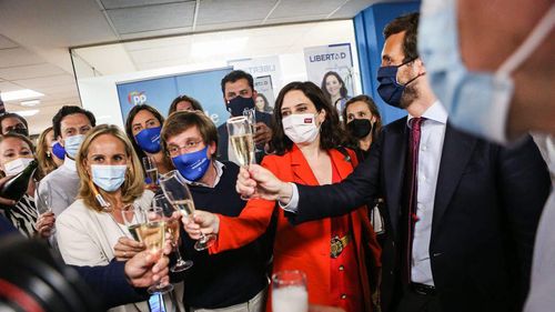 Partidul Popular câștigă alegerile regionale din Madrid/ Lidera dreptei, Isabel Diaz Ayuso, învinge Partidul Socialist al premierului Pedro Sanchez, pe fondul unei prezențe masive la vot