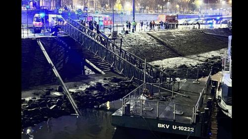 Două ambarcaţiuni şi un doc avariate la Budapesta după ce au fost lovite de o barjă