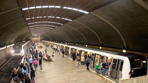 Circulaţia pe Magistrala 4 a metroului a revenit la normal / S-a circulat în sistem pendulă între staţiile Basarab 2-Griviţa şi Griviţa-Străuleşti, din cauza defectării unui tren