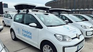 O amendă pe secundă în București pentru neplata locului de parcare cu dungă albastră. De la 1 iulie compania municipală Parking București patrulează cu radare mobile