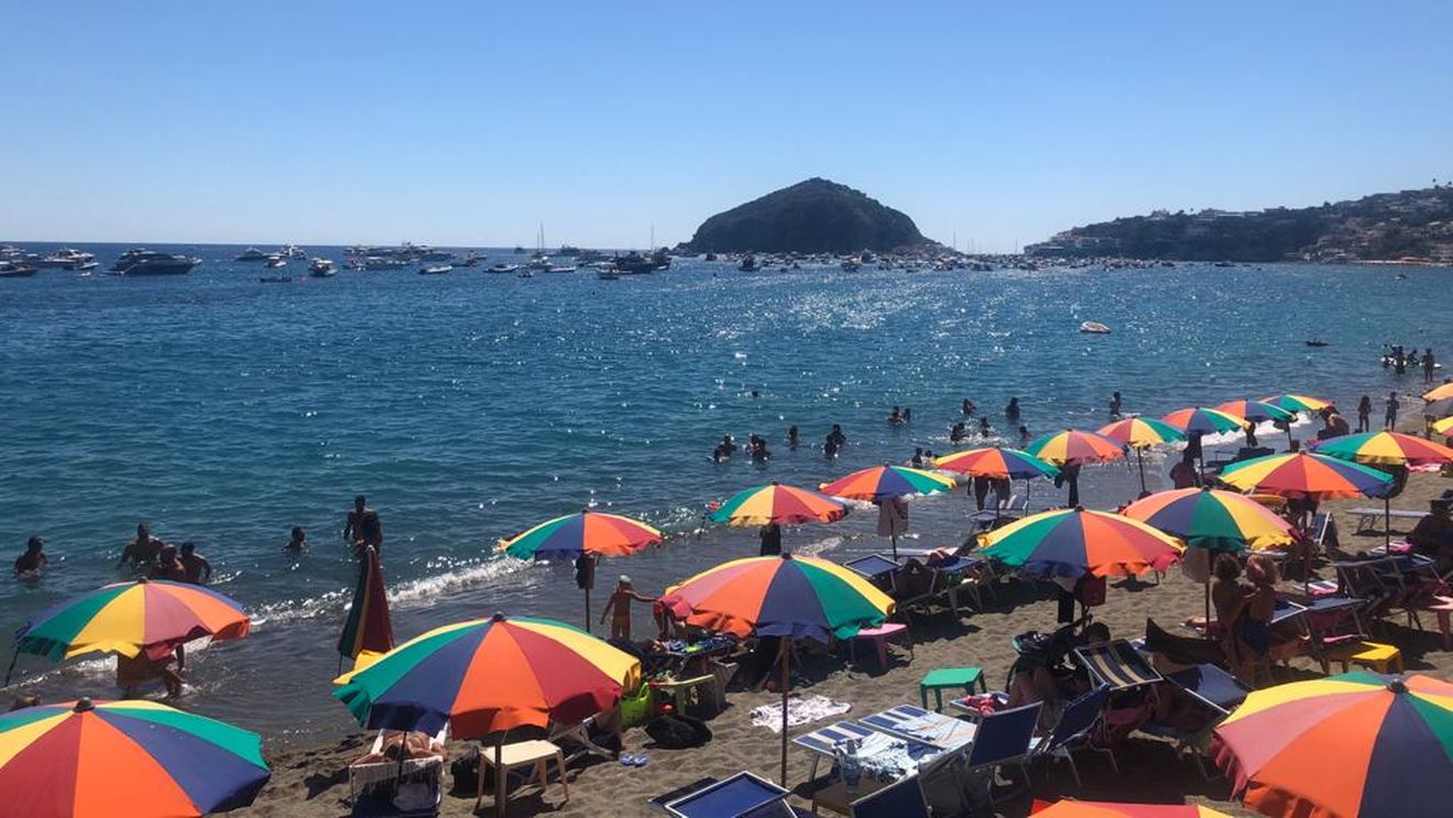Îngrijorare în Italia din cauza cazurilor noi, din zonele turistice. În unele orașe masca redevine obligatorie după ora 18